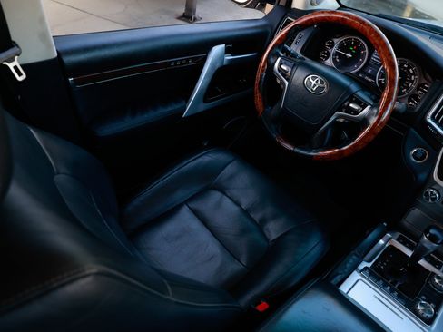Used 2017 Toyota Land Cruiser image 25
