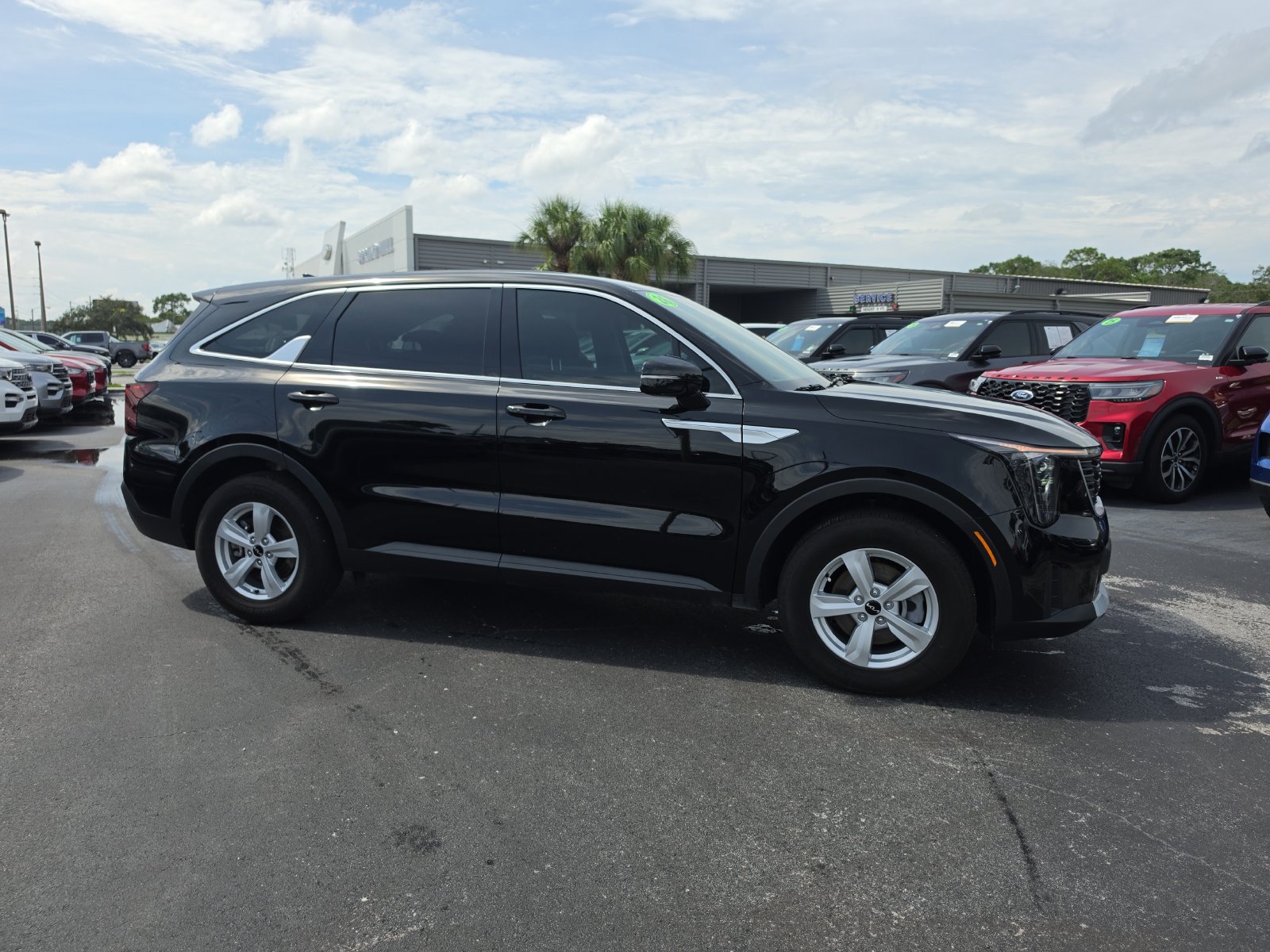 Used 2026 Kia Sorento LX FWD image 1