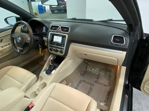 Used 2016 Volkswagen Eos Komfort FWD image 29