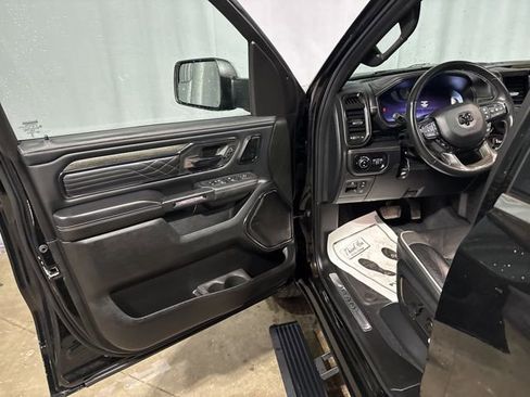 Used 2025 RAM 1500 Limited AWD/4WD image 2