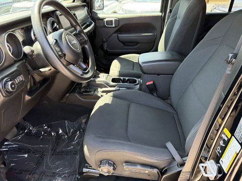 Used 2022 Jeep Wrangler Unlimited Sport AWD/4WD image 16
