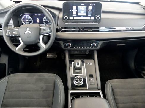 Used 2023 Mitsubishi Outlander SE image 17