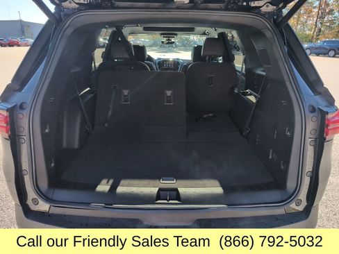 Used 2023 Chevrolet Traverse RS image 23
