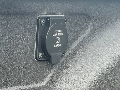 Used 2025 RAM 2500 Laramie AWD/4WD image 12