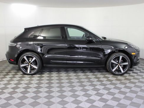 Used 2025 Porsche Macan image 9