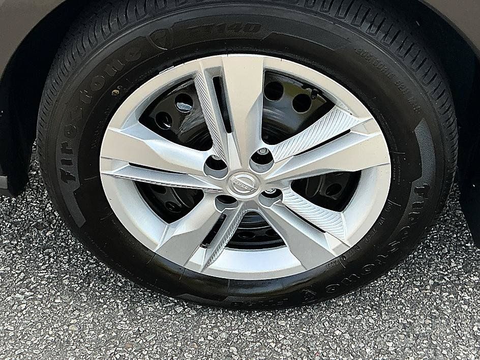Used 2025 Nissan Kicks Play S FWD image 7