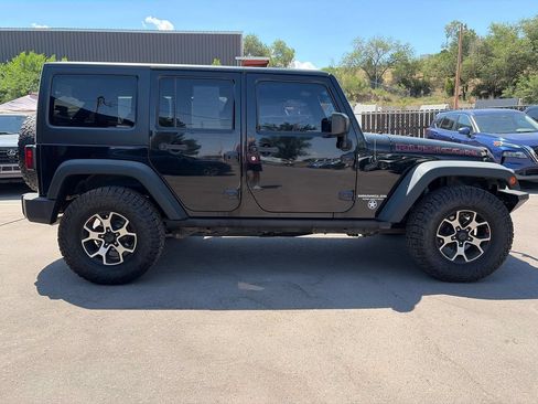 Used 2015 Jeep Wrangler Unlimited Rubicon w/ Connectivity Group AWD/4WD image 8