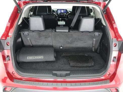 Certified 2025 Toyota Highlander XLE AWD/4WD image 35