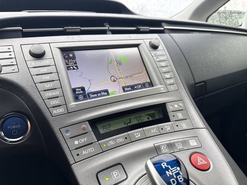 Used 2012 Toyota Prius Four w/ Deluxe Solar Roof Pkg image 29