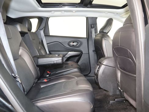 Used 2019 Jeep Cherokee Limited AWD/4WD image 14
