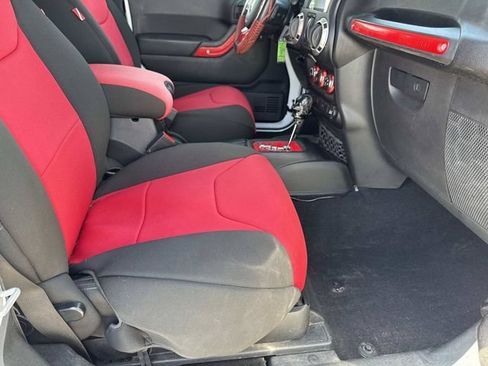Used 2017 Jeep Wrangler Sahara AWD/4WD image 10