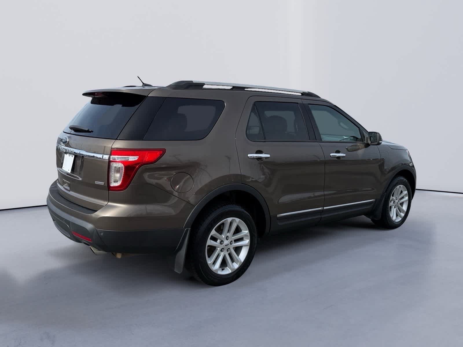 Used 2015 Ford Explorer XLT w/ Equipment Group 201A AWD/4WD image 5
