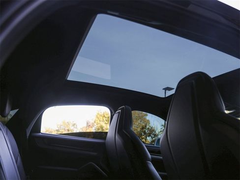 Certified 2025 Porsche Cayenne E-Hybrid Coupe image 39