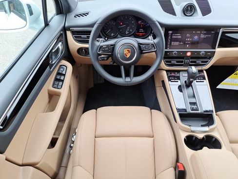 Used 2026 Porsche Macan AWD/4WD image 16