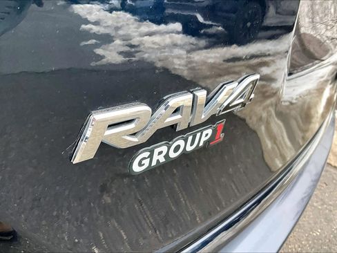 Used 2018 Toyota RAV4 LE image 10