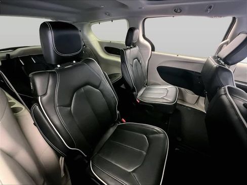 Used 2022 Chrysler Pacifica Limited AWD/4WD image 26