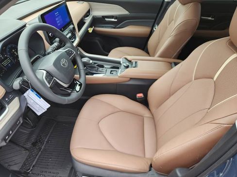 New 2026 Toyota Grand Highlander Platinum AWD/4WD image 11