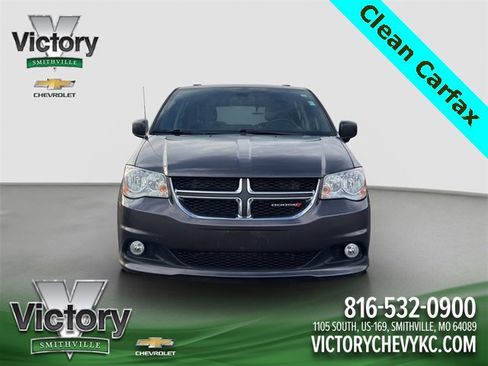 Used 2019 Dodge Grand Caravan SXT image 2
