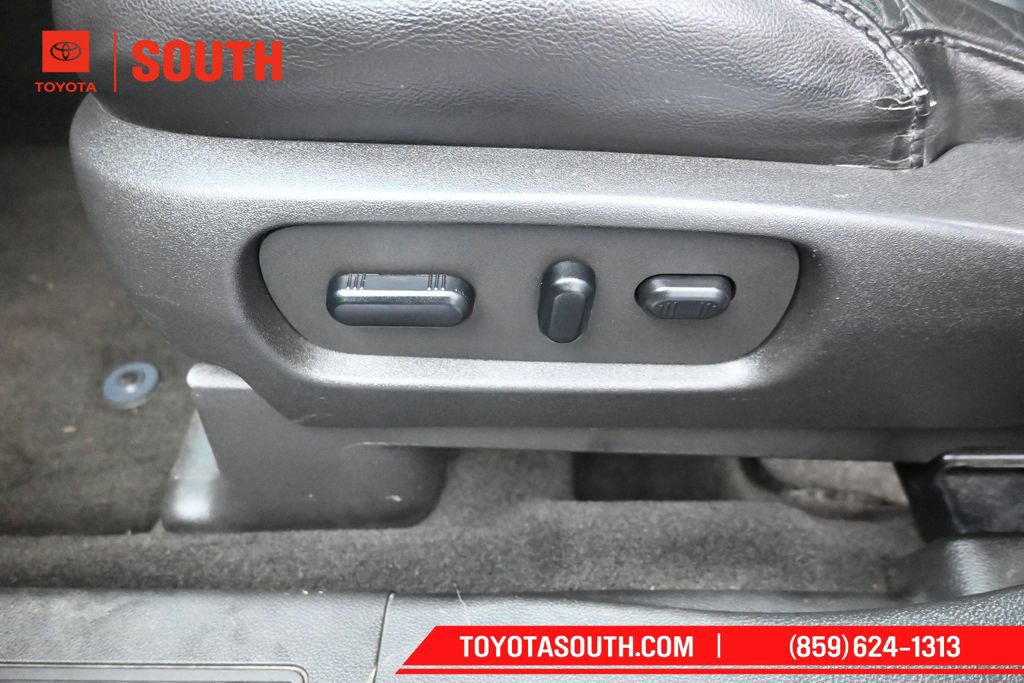 Used 2013 Ford Explorer XLT AWD/4WD image 22