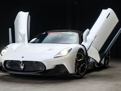 Used 2022 Maserati MC20 Coupe RWD image 2