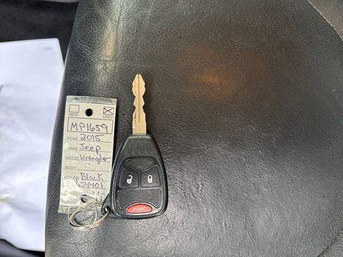 Used 2015 Jeep Wrangler Unlimited Sahara w/ Connectivity Group image 27