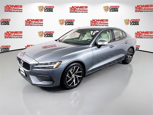 Used 2020 Volvo S60 T6 Momentum image 15