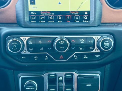 Used 2020 Jeep Gladiator Rubicon w/ Dual Top Group AWD/4WD image 27