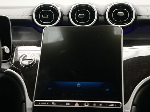 Used 2024 Mercedes-Benz GLC 300 4MATIC image 29