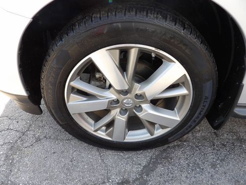 Used 2016 Nissan Pathfinder Platinum w/ Family Entertainment Package AWD/4WD image 5