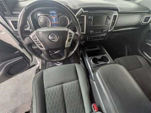Used 2019 Nissan Titan SV w/ SV Convenience Package image 11
