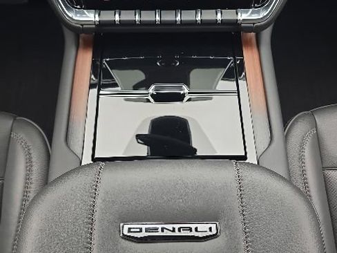 Used 2025 GMC Yukon Denali w/ Sun & Power Step Package AWD/4WD image 43