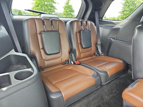 Used 2014 Ford Explorer Limited w/ Equipment Group 302A FWD image 12