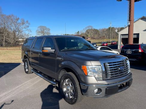 Used 2012 Ford F150 XLT w/ XLT Chrome Pkg image 8