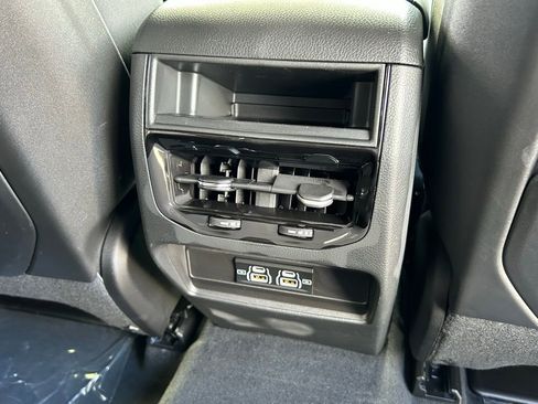 New 2025 Jeep Grand Cherokee Laredo image 36