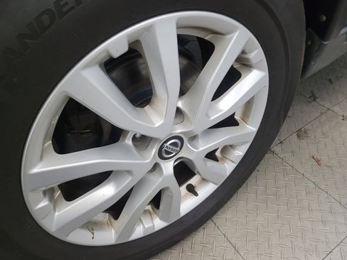 Used 2018 Nissan Rogue SV w/ Sun & Sound Touring Package image 31