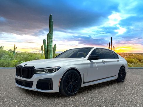 Used 2021 BMW 750i xDrive w/ Executive Package AWD/4WD image 2