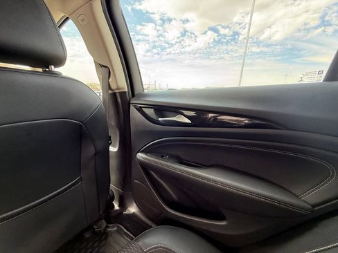 Used 2018 Buick Regal Preferred FWD image 17