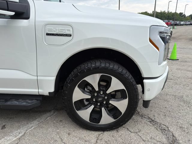 Used 2022 Ford F150 Lightning Platinum AWD/4WD image 9