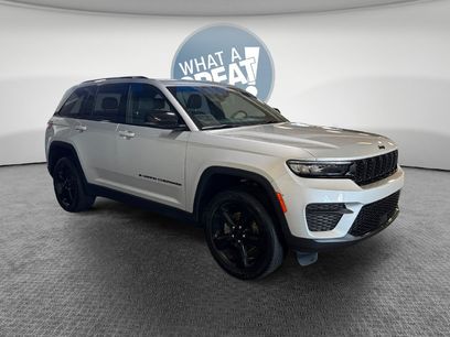 Used 2024 Jeep Grand Cherokee Altitude