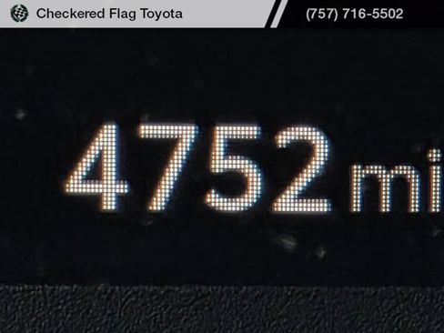 Used 2024 Toyota Tacoma SR5 AWD/4WD image 11