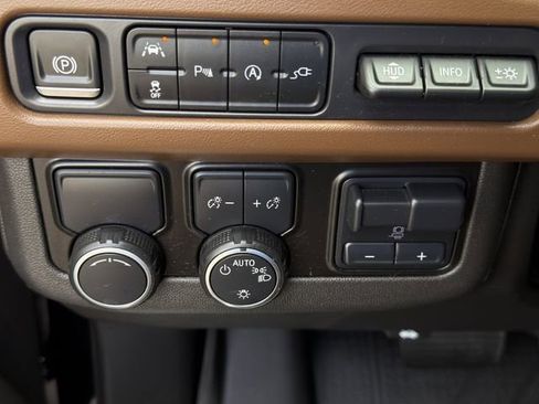 Used 2021 Chevrolet Tahoe High Country w/ Premium Package RWD image 27