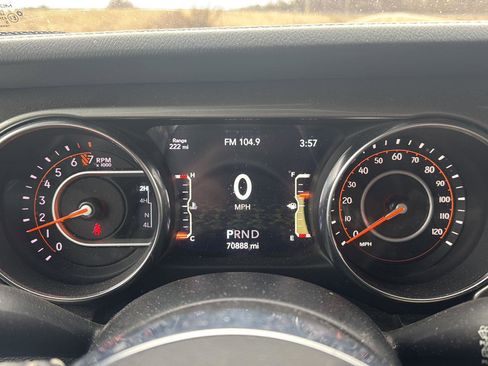 Used 2019 Jeep Wrangler Unlimited Sahara w/ Uconnect 4C Nav & Sound Group image 16