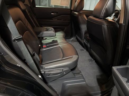Used 2025 Nissan Pathfinder SL AWD/4WD image 20