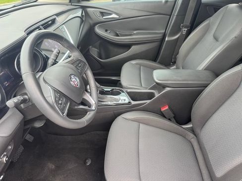 Used 2022 Buick Encore GX Select w/ Sport Touring Package FWD image 9