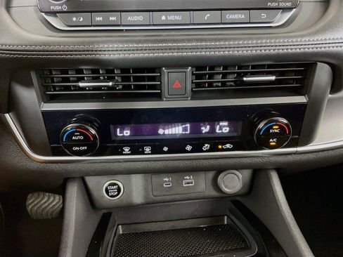 Used 2023 Nissan Rogue SV AWD/4WD image 9