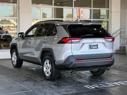 Used 2019 Toyota RAV4 XLE w/ Carpet Mat Package image 9