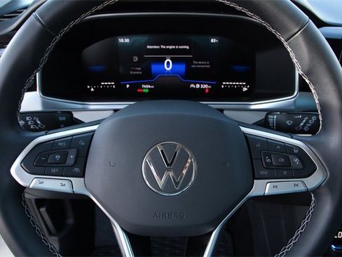 Certified 2025 Volkswagen Taos SE image 13