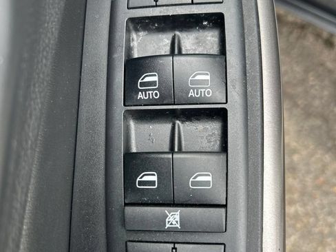 Used 2019 Jeep Cherokee Limited AWD/4WD image 16