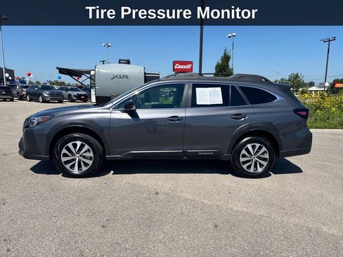 Used 2025 Subaru Outback Premium AWD/4WD image 2
