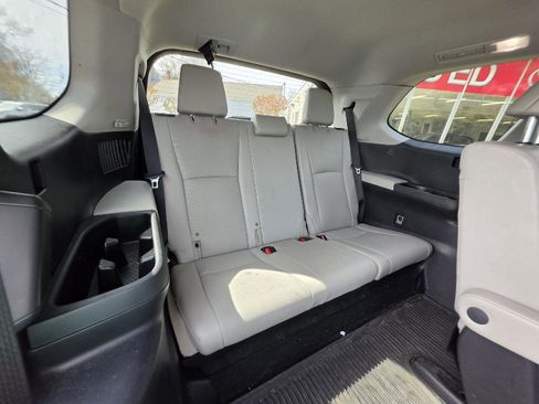Used 2024 Toyota Grand Highlander XLE AWD/4WD image 24